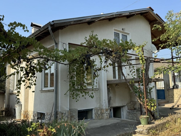 Къща в Угърчин - 269 кв.м за 181 €/кв.м - Снимка #1