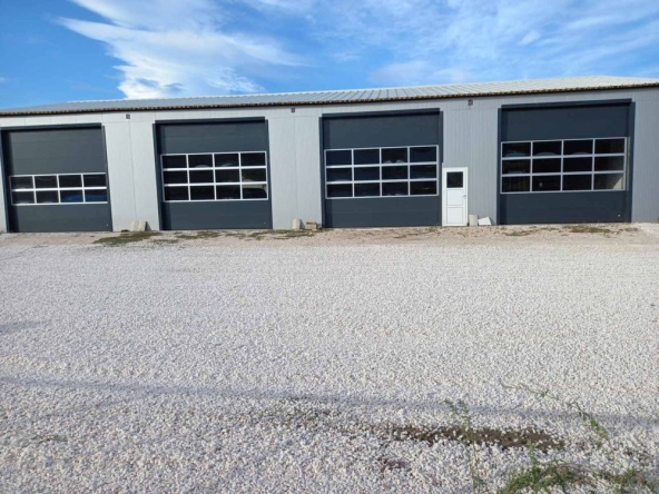 Дава се под наем Промишлена сграда в с. Братаница, Област Пазарджик - 1620 кв.м за 1224 € - Снимка #1