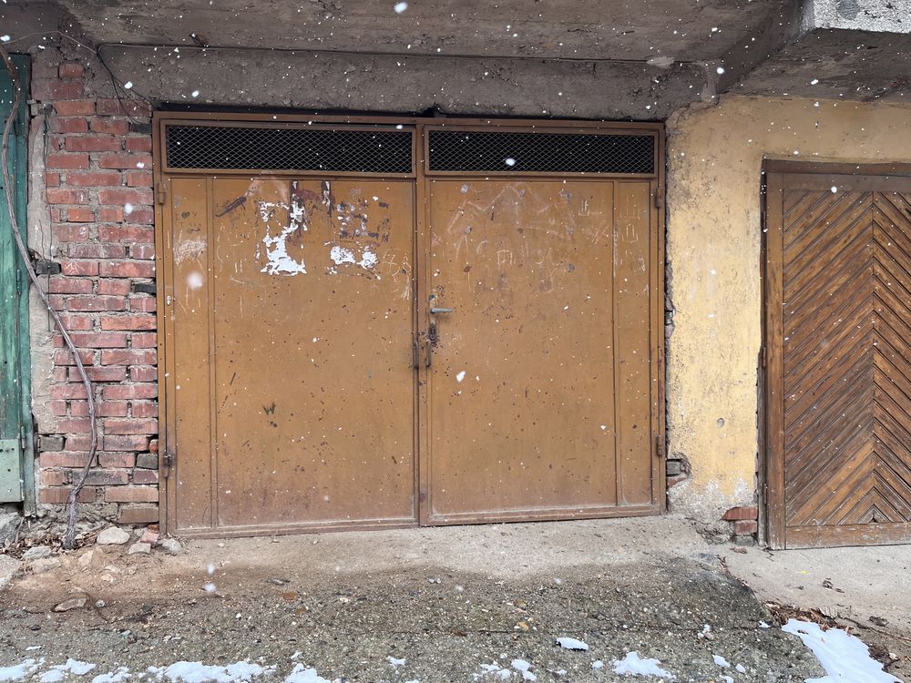 Дава се под наем Гараж / Паркомясто в Казанлък - 18 кв.м за 51 € - Снимка #1