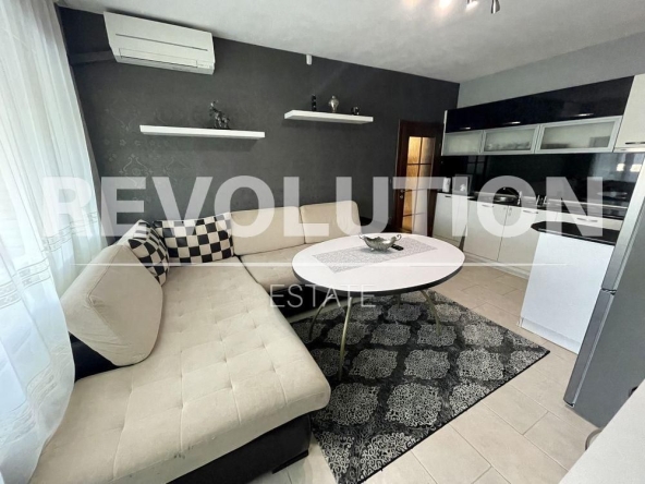 Дава се под наем Тристаен апартамент в Варна, Лятно кино Тракия - 66 кв.м за 650 € - Снимка #1