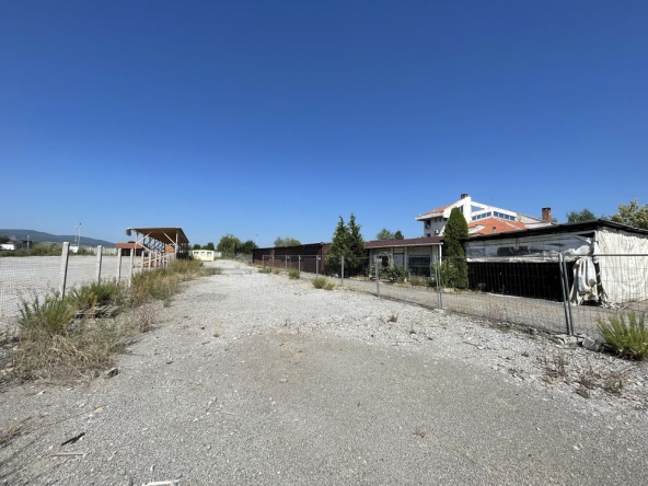 Дава се под наем Парцел в София, Суходол - 2500 кв.м за 2499 € - Снимка #1