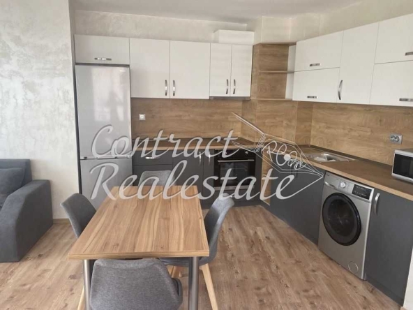 Дава се под наем Тристаен апартамент в Варна, Център - 98 кв.м за 612 € - Снимка #1