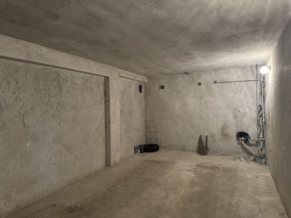 Гараж / Паркомясто в Казанлък - 22 кв.м за 1041 €/кв.м - Снимка #1