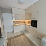 Дава се под наем Двустаен апартамент в к.к. Св.Св. Константин и Елена - 74 кв.м за 1100 € - Снимка #1