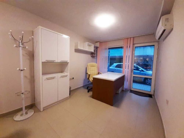 Дава се под наем Магазин в Варна, Завод Дружба - 17 кв.м за 280.5 € - Снимка #1