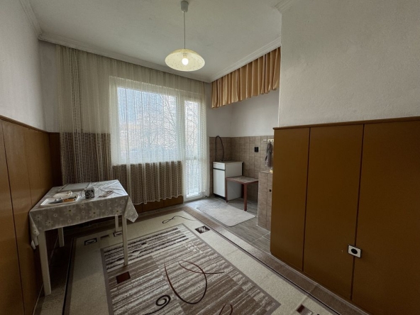 Тристаен апартамент в Велико Търново, Акация - 72 кв.м за 1181 €/кв.м - Снимка #1