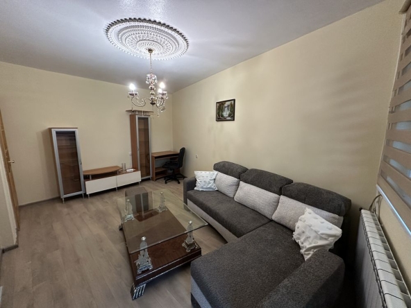 Дава се под наем Етаж от къща в Асеновград - 120 кв.м за 357 € - Снимка #1