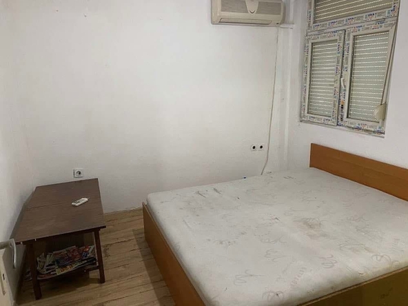 Дава се под наем Едностаен апартамент в Габрово, Център - 35 кв.м за 76.5 € - Снимка #1