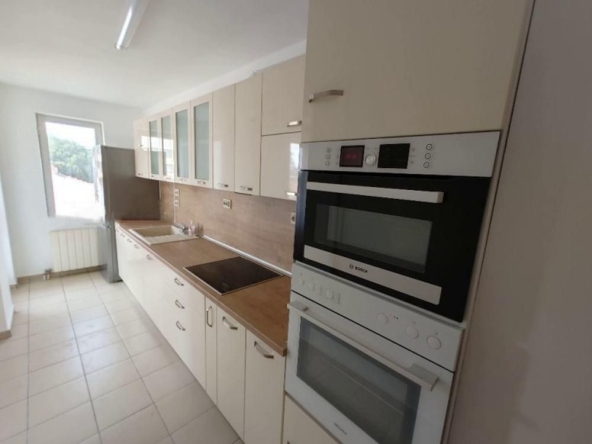 Дава се под наем Многостаен апартамент в Пловдив, Младежки Хълм - 172 кв.м за 459 € - Снимка #1