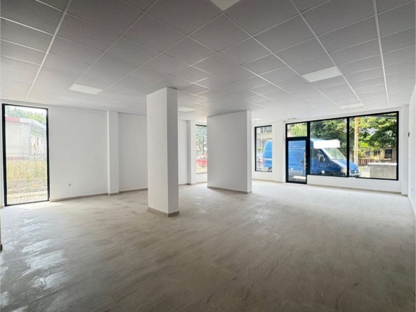 Дава се под наем Магазин в Търговище, Вароша - 100 кв.м за 663 € - Снимка #1