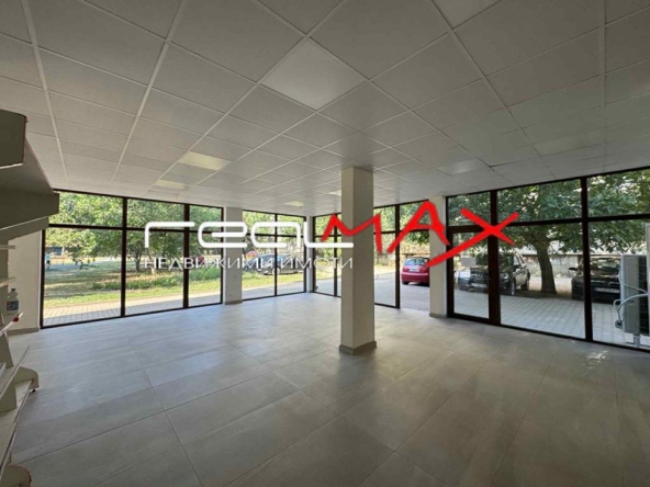 Дава се под наем Магазин в Казанлък - 216 кв.м за 550 € - Снимка #1