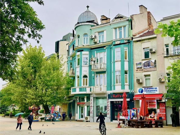 Дава се под наем Тристаен апартамент в Асеновград - 90 кв.м за 498.27 € - Снимка #1