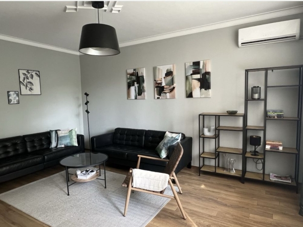 Дава се под наем Тристаен апартамент в София, Изток - 90 кв.м за 1000 € - Снимка #1