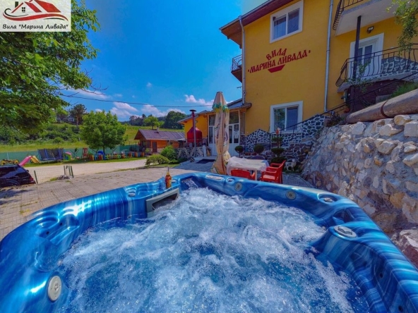 Дава се под наем Къща в Велинград - 300 кв.м за 357 € - Снимка #1