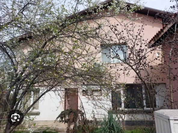 Дава се под наем Етаж от къща в Асеновград - 40 кв.м за 20.4 € - Снимка #1