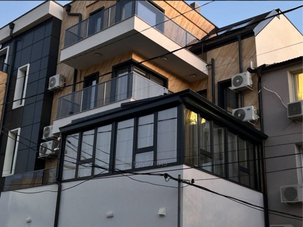 Тристаен апартамент в Сливен, Център - 100 кв.м за 1479 €/кв.м - Снимка #1