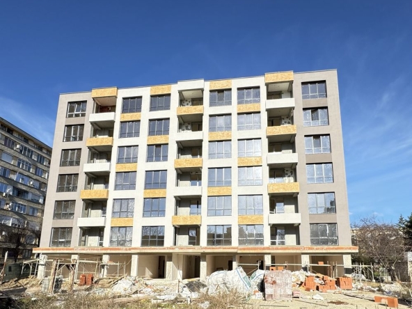 Тристаен апартамент в Казанлък - 85 кв.м за 752 €/кв.м - Снимка #1