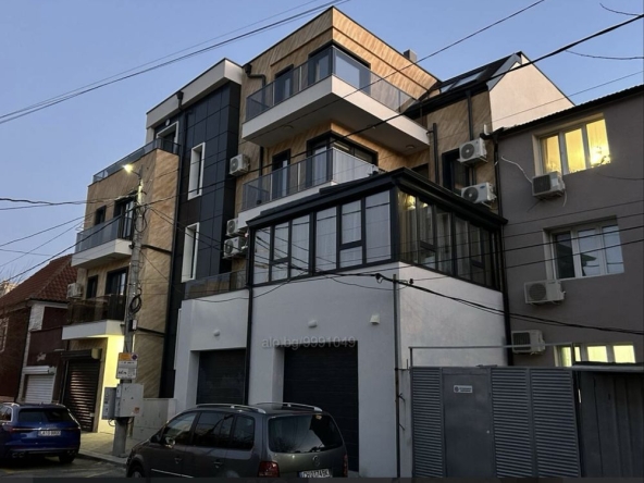 Дава се под наем Тристаен апартамент в Сливен, Център - 80 кв.м за 612 € - Снимка #1