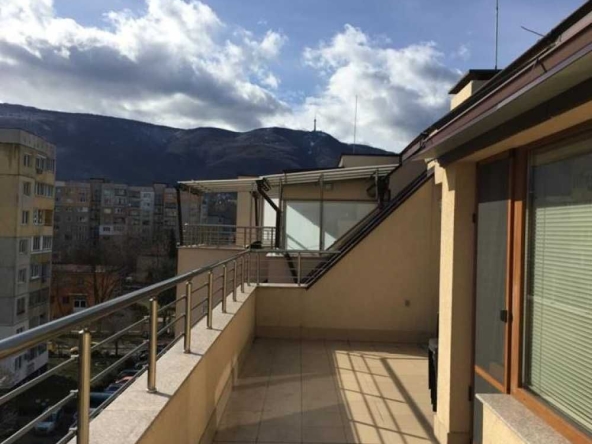 Тристаен апартамент в София, Бъкстон - 133 кв.м за 1805 €/кв.м - Снимка #1
