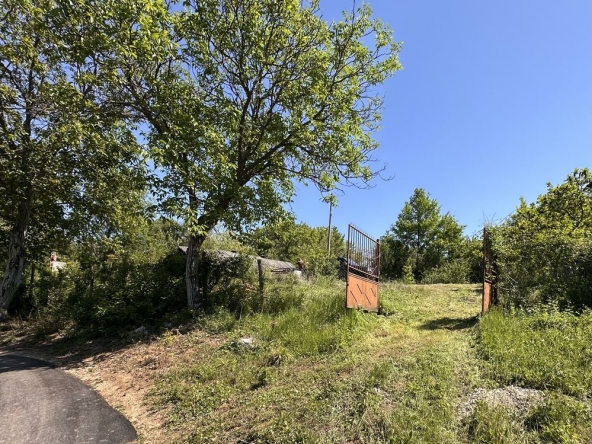 Парцел в Ловеч, в.з. Синан тепе - 1130 кв.м за 14 €/кв.м - Снимка #1