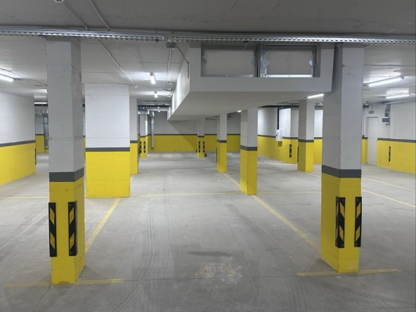 Дава се под наем Гараж / Паркомясто в Варна, Възраждане 1 - 15 кв.м за 94.35 € - Снимка #1