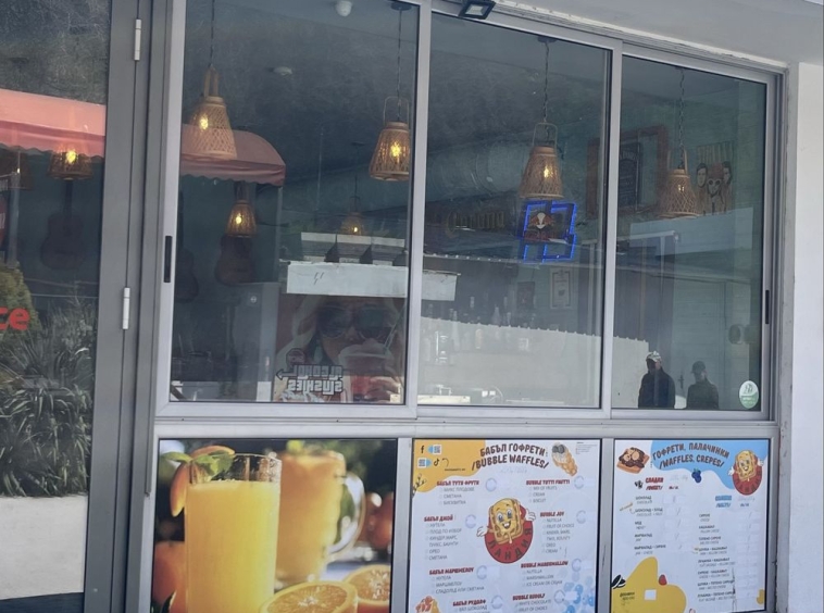 Дава се под наем Заведение в Варна, Морска градина - 15 кв.м за 997.05 € - Снимка #1