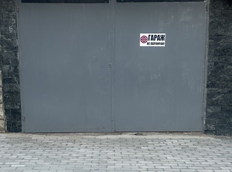 Дава се под наем Гараж / Паркомясто в Асеновград - 20 кв.м за 79.56 € - Снимка #1