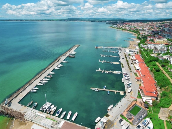 Дава се под наем Двустаен апартамент в Свети Влас - 50 кв.м за 96.9 € - Снимка #1