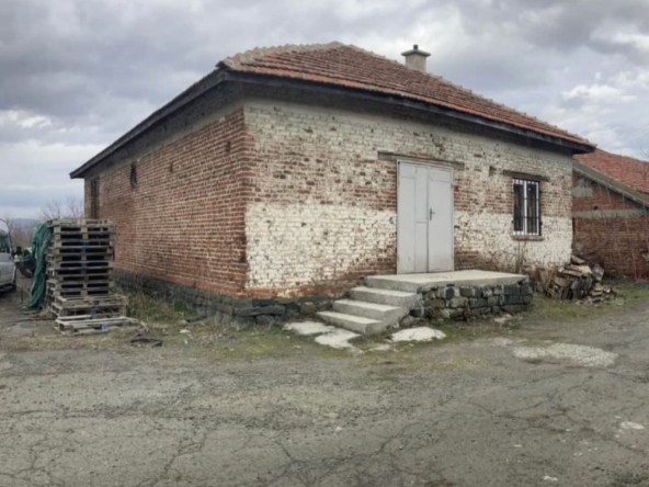 Дава се под наем Склад в Карнобат - 130 кв.м за 80000 € - Снимка #1