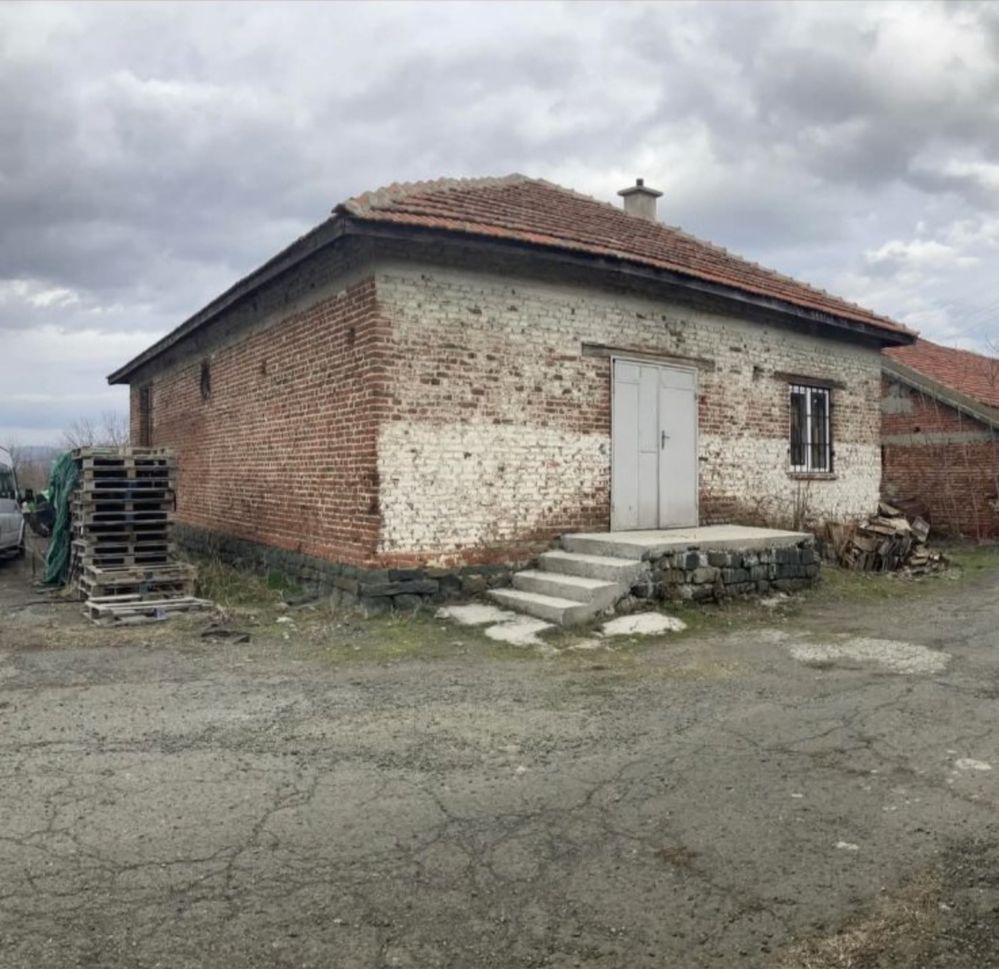 Дава се под наем Склад в Карнобат - 130 кв.м за 80000 € - Снимка #1