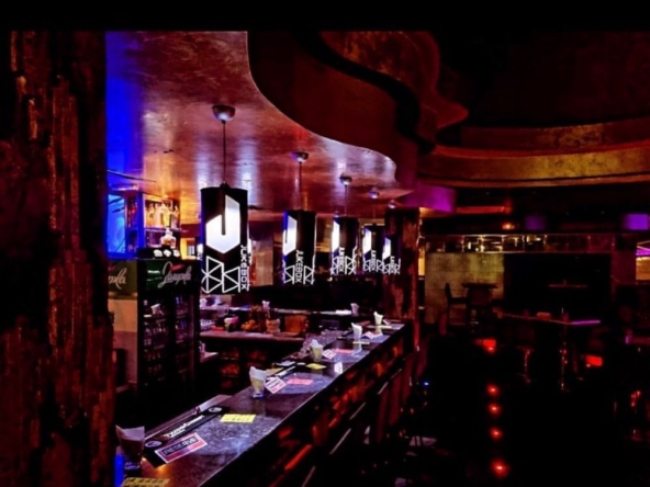 Дава се под наем Заведение в Свищов - 600 кв.м за 2295 € - Снимка #1