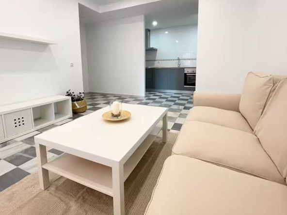 Дава се под наем Двустаен апартамент в Пловдив, Христо Смирненски - 60 кв.м за 306 € - Снимка #1