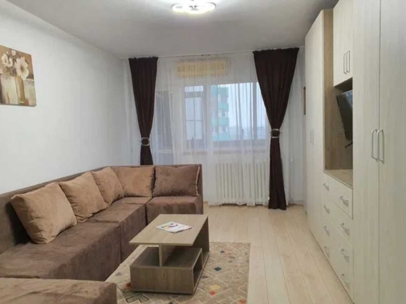 Дава се под наем Тристаен апартамент в Пловдив, Център - 82 кв.м за 341.7 € - Снимка #1