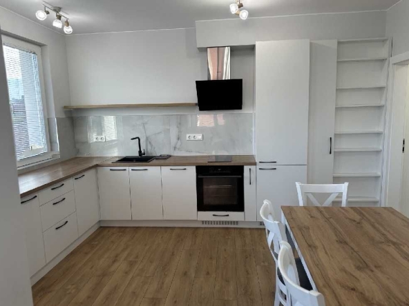 Дава се под наем Тристаен апартамент в София, Център - 110 кв.м за 700 € - Снимка #1