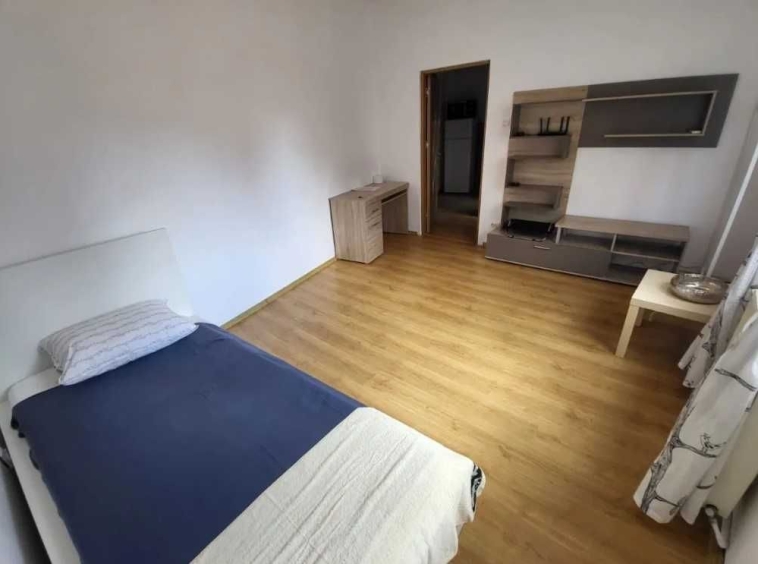 Дава се под наем Едностаен апартамент в Пловдив, Център - 28 кв.м за 153 € - Снимка #1