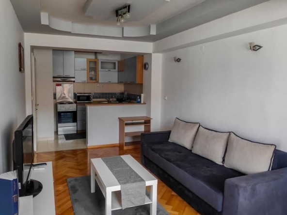 Дава се под наем Двустаен апартамент в Пловдив, Мараша - 65 кв.м за 214.2 € - Снимка #1