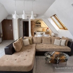 Дава се под наем Двустаен апартамент в Варна, Център - 86 кв.м за 548.25 € - Снимка #1