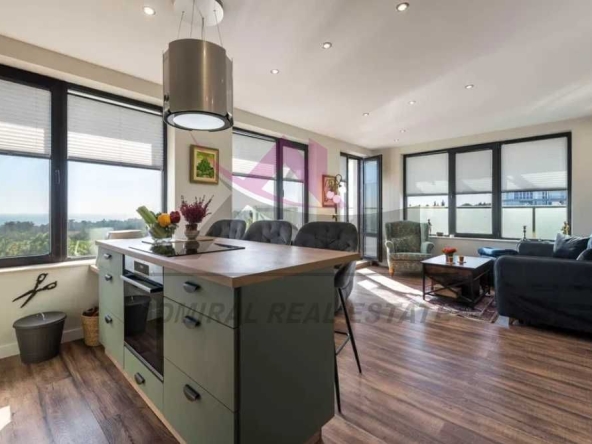 Тристаен апартамент в к.к. Св.Св. Константин и Елена - 102 кв.м за 3236 €/кв.м - Снимка #1