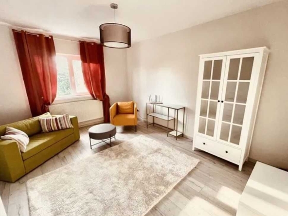 Дава се под наем Тристаен апартамент в Пловдив, Център - 78 кв.м за 244.8 € - Снимка #1