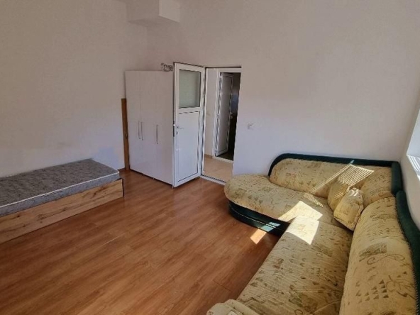 Дава се под наем Едностаен апартамент в Пловдив, Център - 30 кв.м за 300 € - Снимка #1