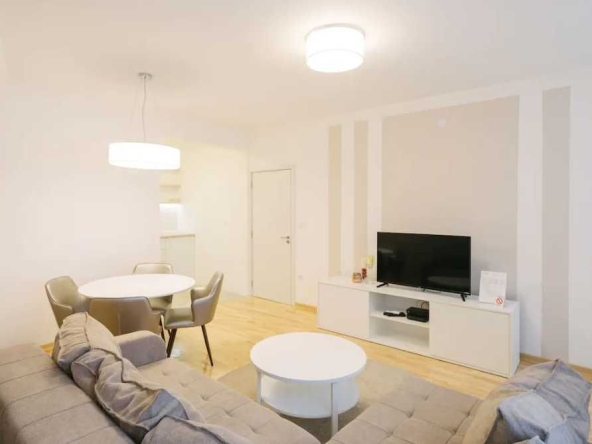 Дава се под наем Тристаен апартамент в Пловдив, Южен - 78 кв.м за 275 € - Снимка #1