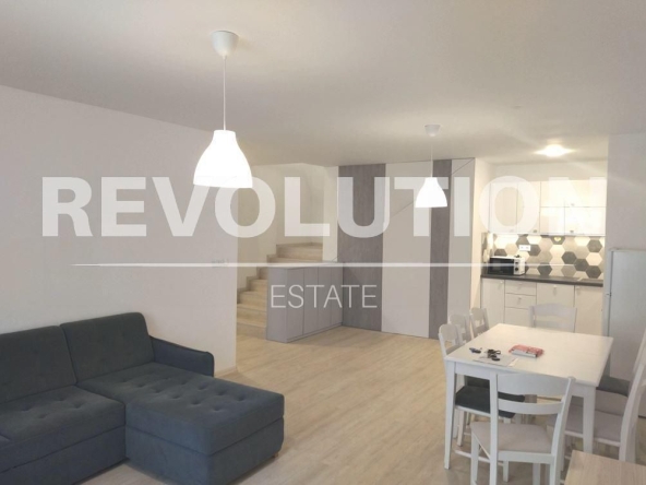 Дава се под наем Четиристаен апартамент в к.к. Св.Св. Константин и Елена - 120 кв.м за 1600 € - Снимка #1