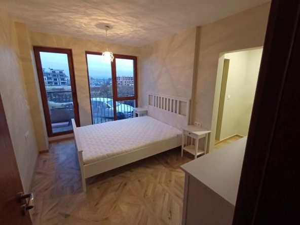 Дава се под наем Тристаен апартамент в София, Витоша - 100 кв.м за 800 € - Снимка #1