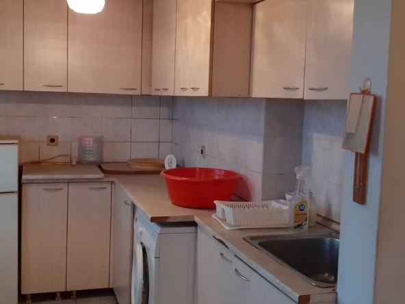 Дава се под наем Двустаен апартамент в Ямбол, Аврен - 46 кв.м за 178.5 € - Снимка #1