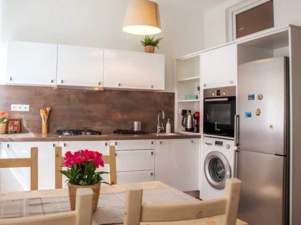 Дава се под наем Двустаен апартамент в Пловдив, Кършияка - 64 кв.м за 239.7 € - Снимка #1