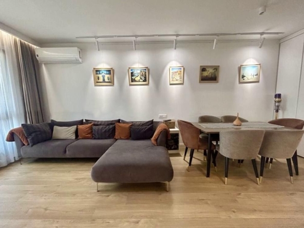 Дава се под наем Тристаен апартамент в София, Хладилника - 124 кв.м за 1300 € - Снимка #1