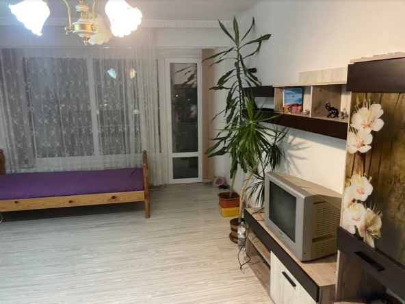 Дава се под наем Двустаен апартамент в Бургас, Славейков - 62 кв.м за 153 € - Снимка #1