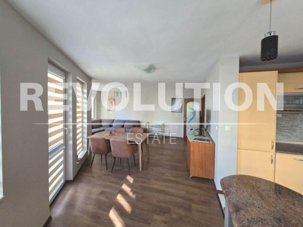 Дава се под наем Тристаен апартамент в Варна, Бриз - 130 кв.м за 850 € - Снимка #1