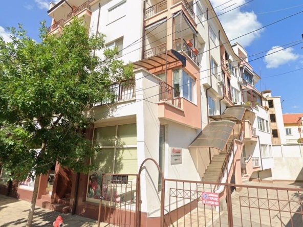 Дава се под наем Двустаен апартамент в Сливен, Българка - 90 кв.м за 318.75 € - Снимка #1