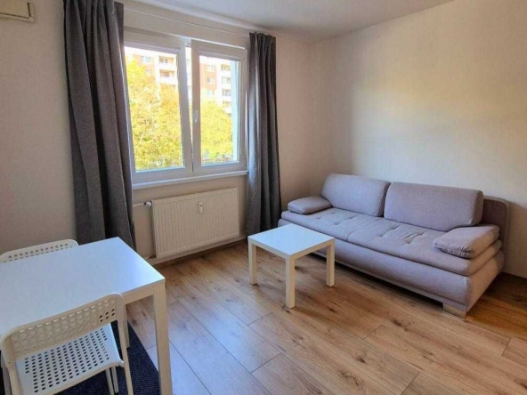 Дава се под наем Едностаен апартамент в Пловдив, Кършияка - 36 кв.м за 273.87 € - Снимка #1